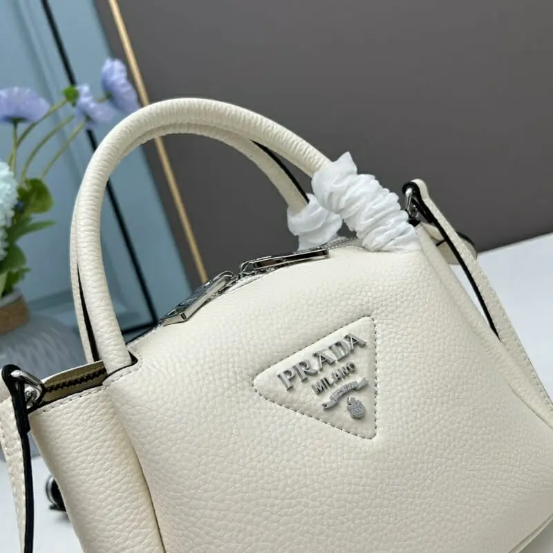 prada aaa qualite sac a main  pour femme s_12107333